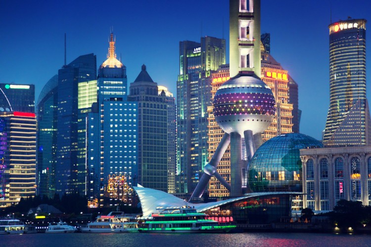 Espectaculares rascacielos -vanguardistas como los del distrito de Pudong, el Shanghai World Financial Center