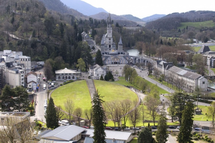 LOURDES2