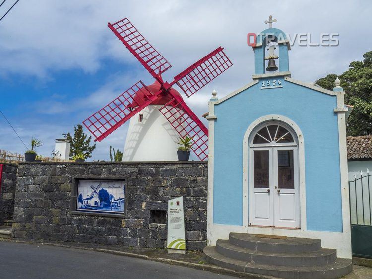 Molino de Pico Vermello y Ermita de San Antonio