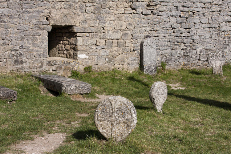 Lápidas de origen medieval en la Couvertoirade