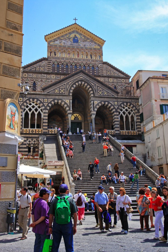 Detalle escalinata de la Catedral de San Andrés Apóstol​ en Amalfi