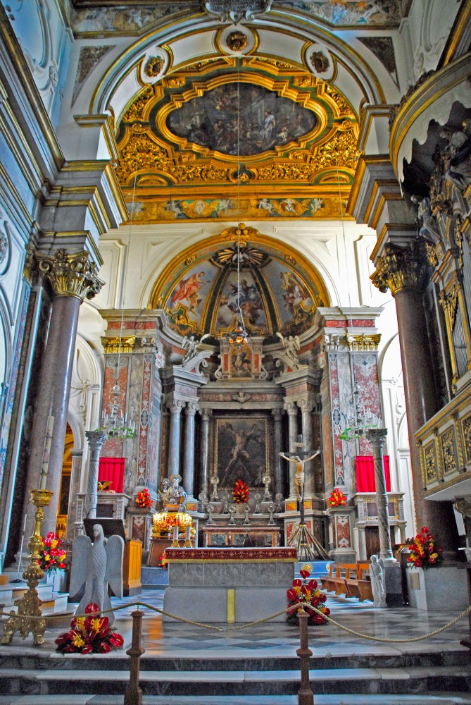 Interior de la Catedral de San Andrés Apóstol​ en Amalfi Amalfi