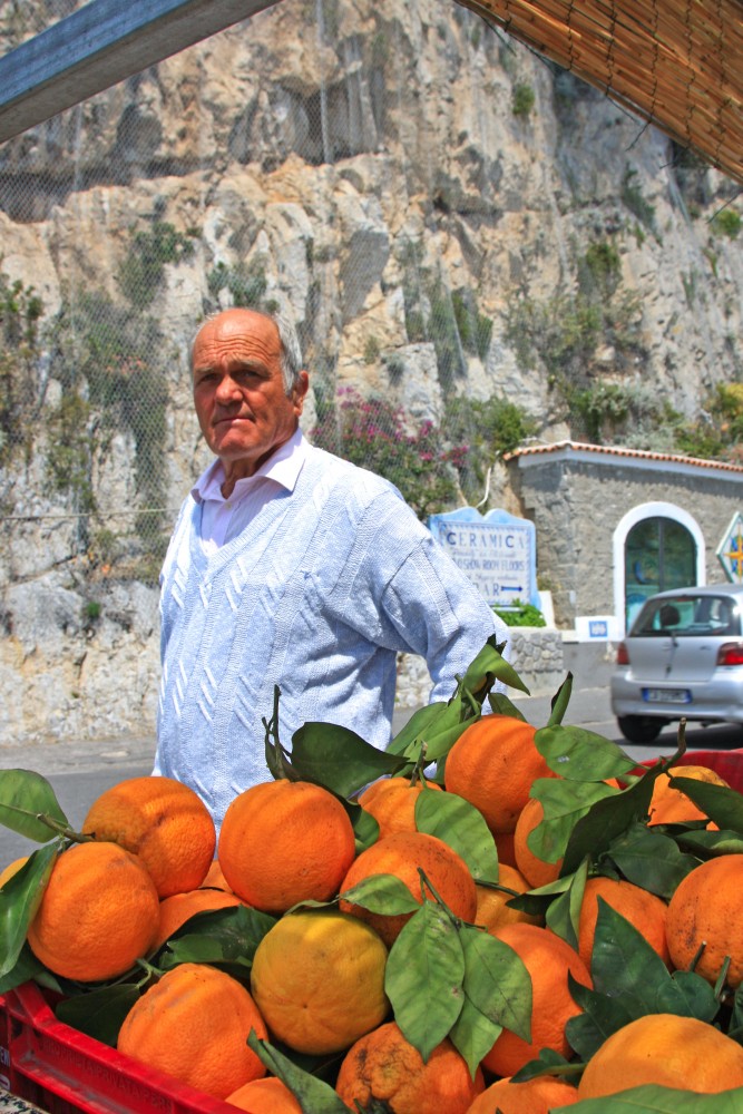 En la costa Amalfitana es habitual encontrar muchos vendedores ambulantes de fruta, Positano