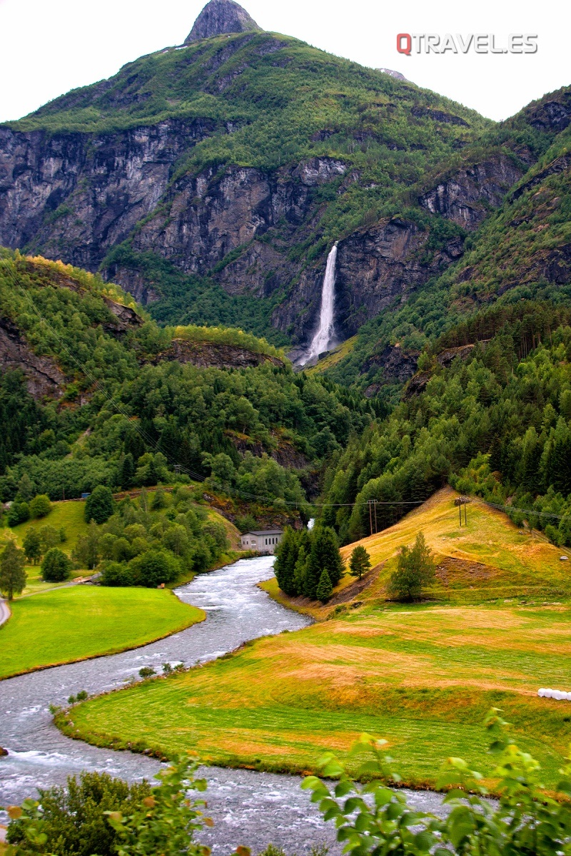 Guía para realizar la ruta Norway in a Nutshell desde Bergen Típicos paisajes en el recorrido en tren desde Myrdal a Flam