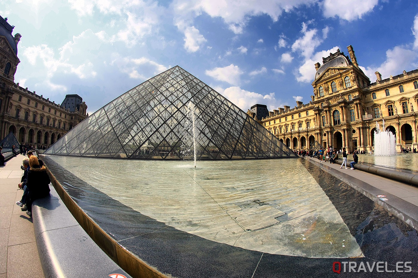Plaza del Louvre -Paris