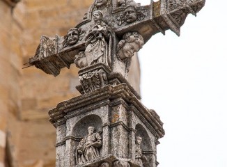 Detalle de la cruz en la subida a la Basilica