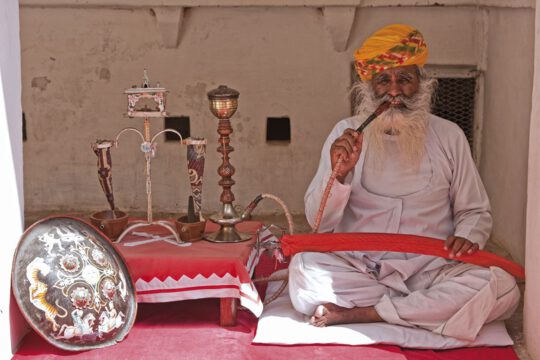 enerable fumando en xixa en Jodhpur
