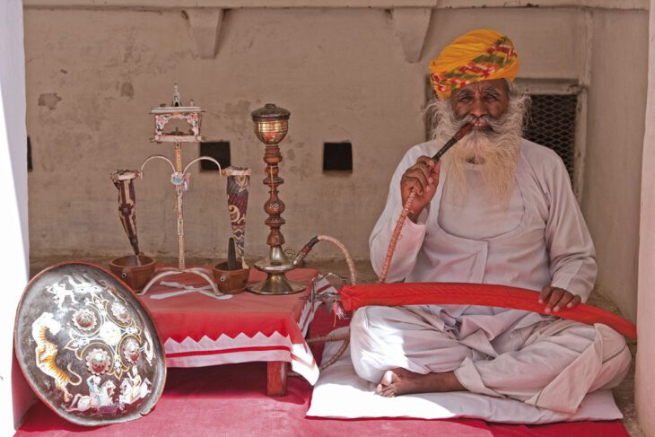 enerable fumando en xixa en Jodhpur