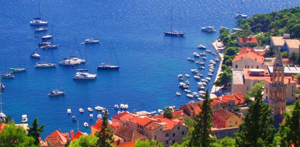  Hvar: la isla de la vida nocturna, los bellos rincones y las playas de ensueño