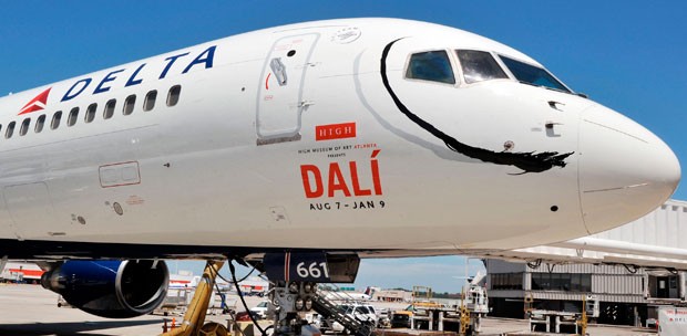  Delta Air Lines celebra la obra de Salvador Dalí y su legendario bigote