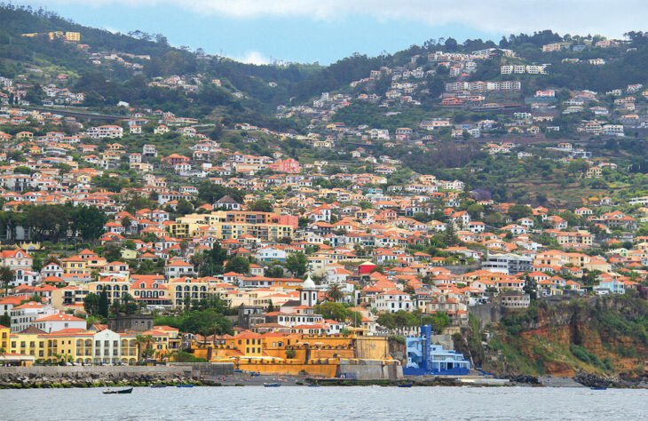 Panoramica de Funchal desde el mar