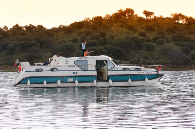  Semana Santa en Barcos-casa con descuentos en Amieira Marina