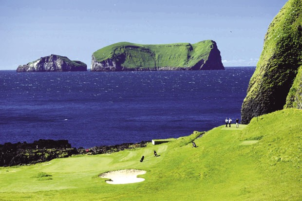 Islandia un exótico destino para los amantes del golf y el turismo activo