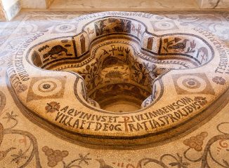 Pila Bautismal paleo Cristiana muy bien conservada en el museo del Bardo, Túnez