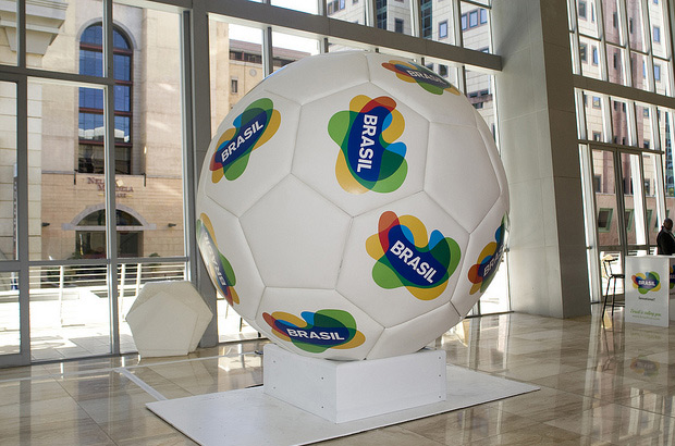  Brasil se prepara para recibir a los turistas durante la Copa del Mundo 2014
