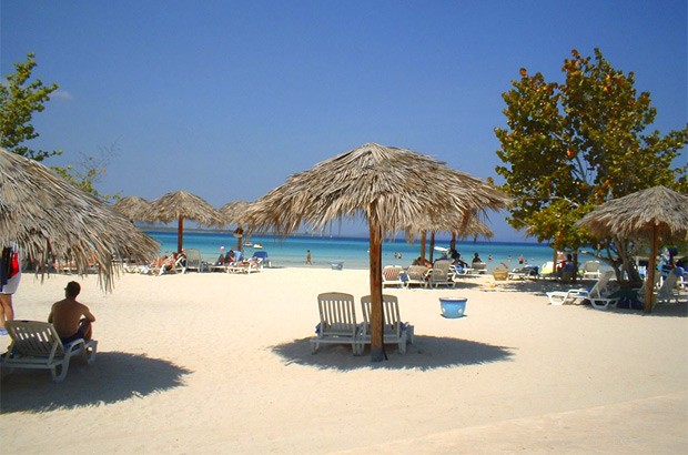 Cuba galardonada como el país que mejor recibe al turista