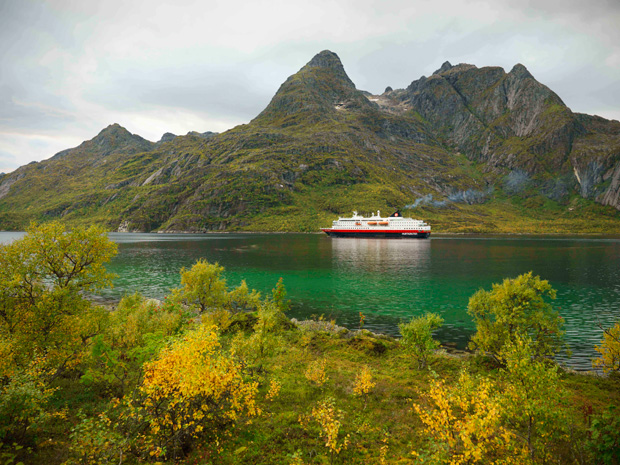  HURTIGRUTEN navegará por primera vez a través del fiordo de Hjørundfjord de Noruega