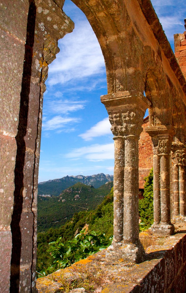 Vistas de las montañas de la Costa Daurada desde el Claustro de San Miguel de Escornalbou