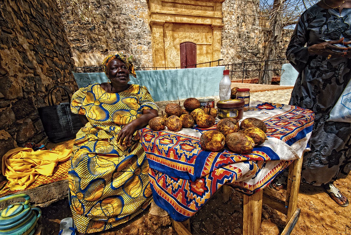 Vendedora de fruta en la isla de Gorèe