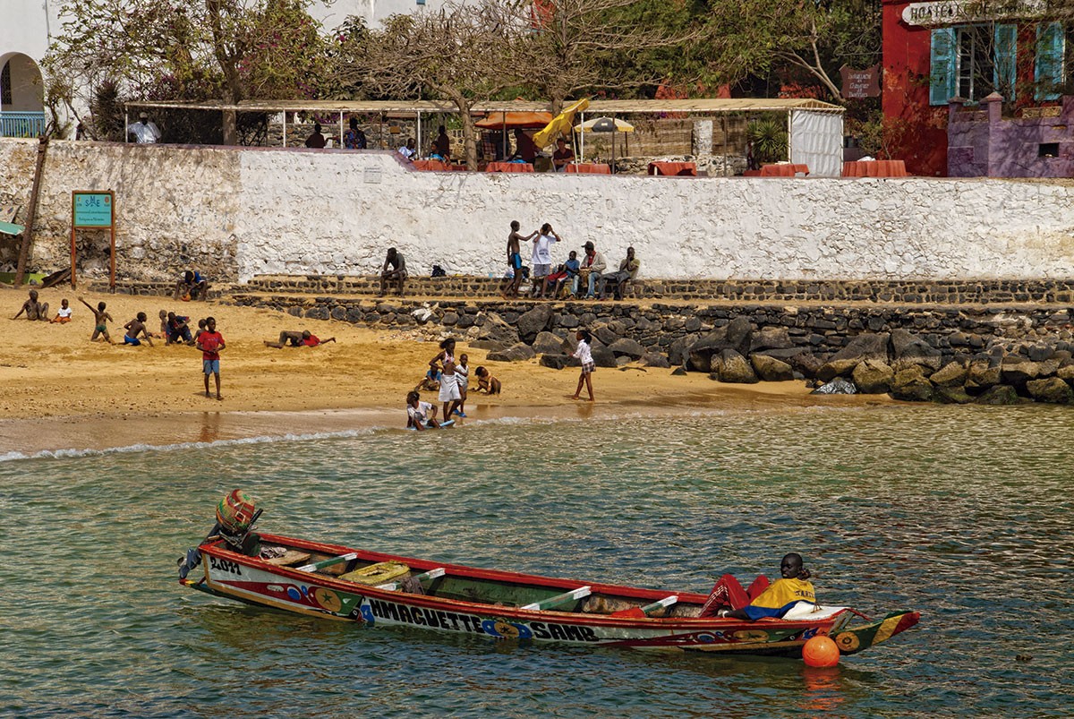 Kayuco de pesca en Isla de Gorèe