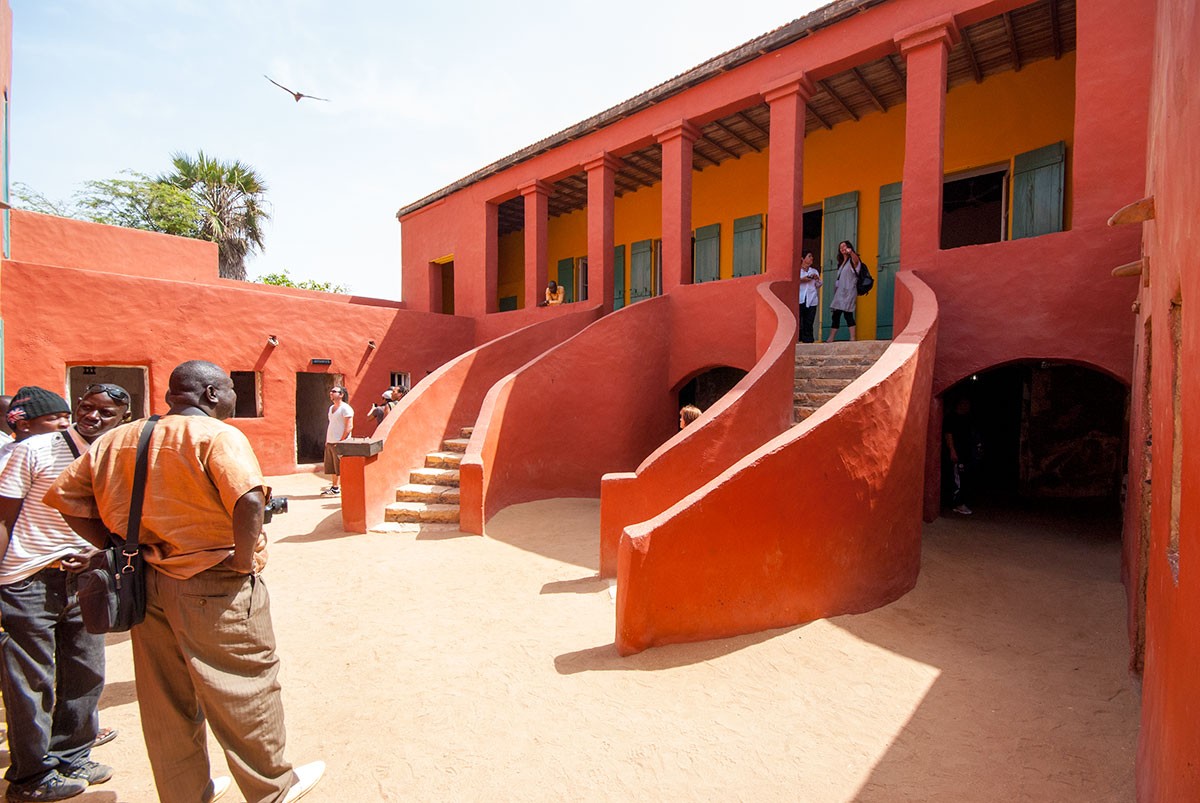 Patio interior de la casa de los esclavos en la isla de Gorèe