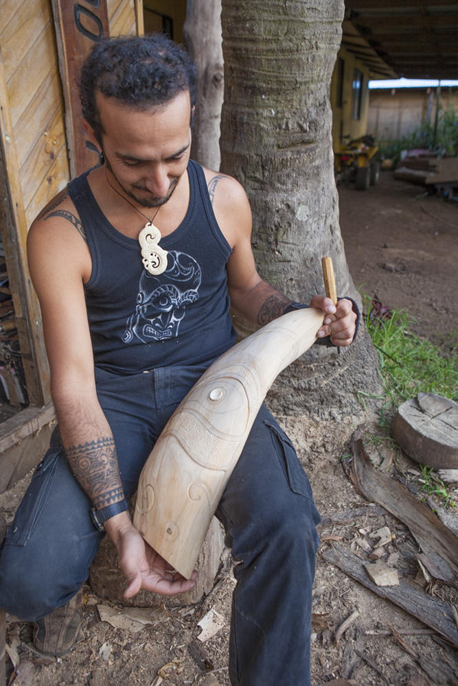 Tatuador en Isla de Pascua