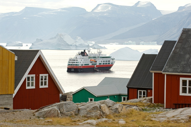 Explorando Groenlandia y descubriendo la cultura inuit a bordo de Hurtigruten