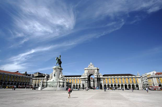 Un vanguardista árbol de navidad adornará la plaza lisboeta de Terreiro do Paço