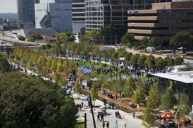 Dallas celebra el éxito de su “autopista verde”