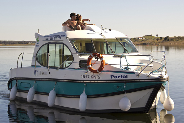 Navega a tu aire con Amieira Marina en el Gran Lago Alqueva
