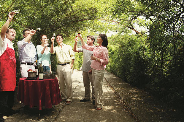 silversea ofrece 11 cruceros para los amantes del vino con su programa” wine series”