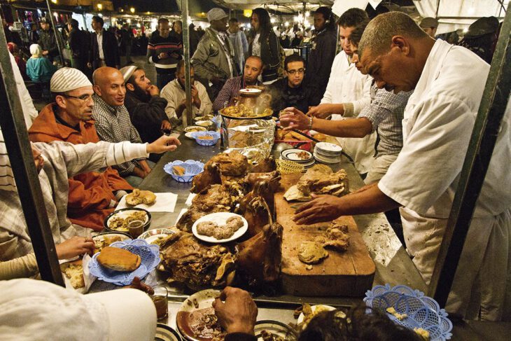 puesto de comida en la Plaza Jamaa el Fna