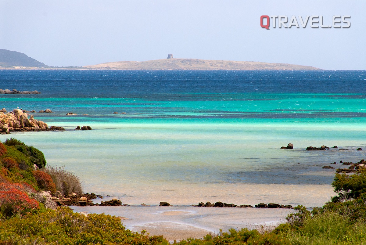 Isla de Assinara Lo más destacable son sus playas, calas y bahías intactas, de aguas cristalinas y sin contaminar como Cala Reale.