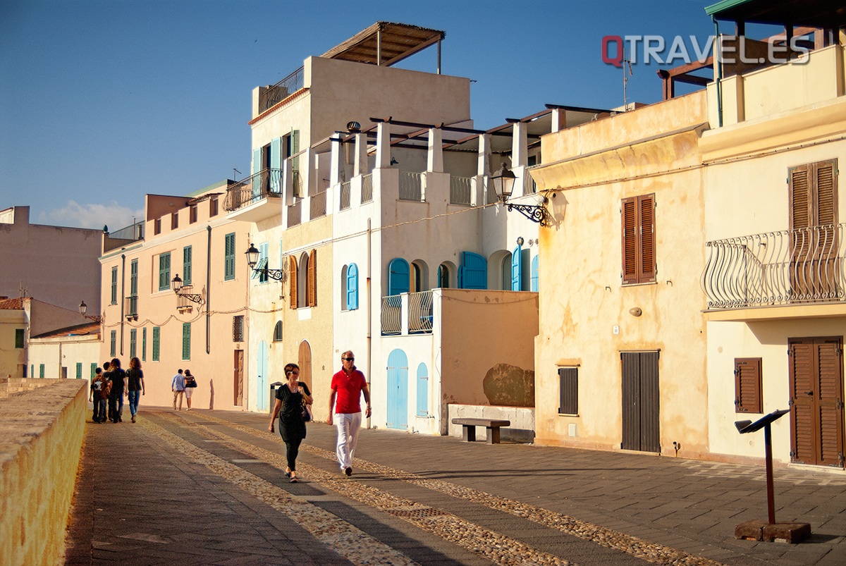 Paseo de ronda en las murallas del Alguer