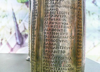 Vaso-de-plata-con-inscripciones-de-las-posadas-de-la-ruta-de-la-romanidad--Museo-de-Ambrussum
