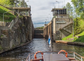 Exclusas del Canal de Saimaa que lleva a Vyborg ( Rusia )