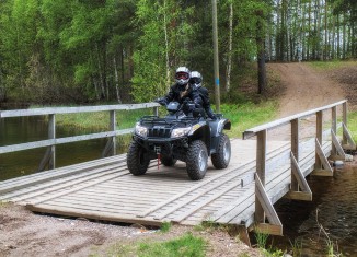 Excursión de motos ATV 4x4 por los bosques