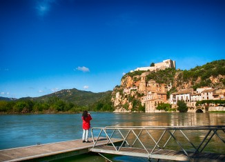 Miravet desde el embarcadero en el rio Ebro