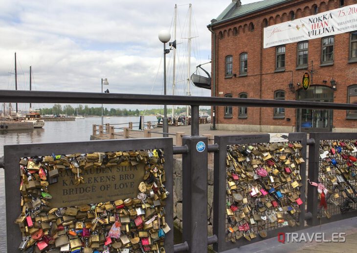 Puente del Amor a los pies de la Catedral ortodoxa