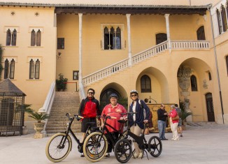 Foto de grupo en el Palacio Ducal de Gandia