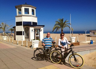En la playa de Gandía con bicis eléctricas