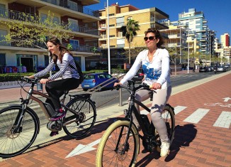 Paseando por el carril bici del paseo de Gandía