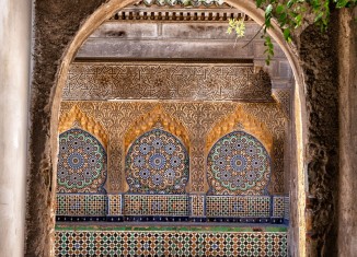 Fuente de Bab el-Assa, decorada con mosaicos y estucos