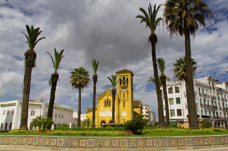 Plaza Moulay el Mehdi con la Iglesia de Nuestra señora de la Victoria