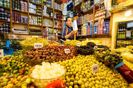 Zoco de verduras y olivas