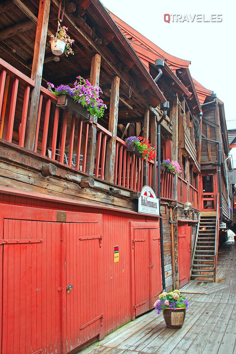 Interior de Bryggen, el barrio antiguo pesquero de Bergen