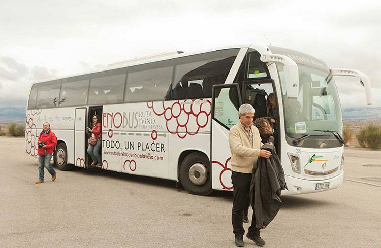  La Rioja Alavesa y la comarca de Uribe presetan el Enobús y el Txacolibus