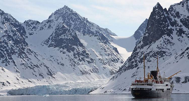  Hurtigruten propone nuevas rutas por la costa ártica de Spistsbergen