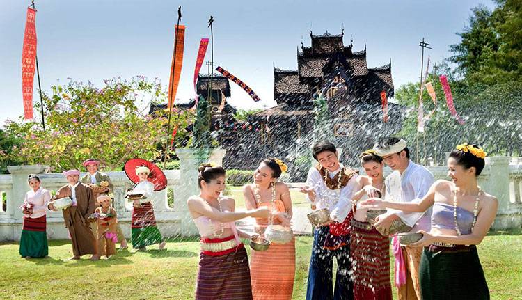  Tailandia celebra la llegada de su año nuevo con el Songkran