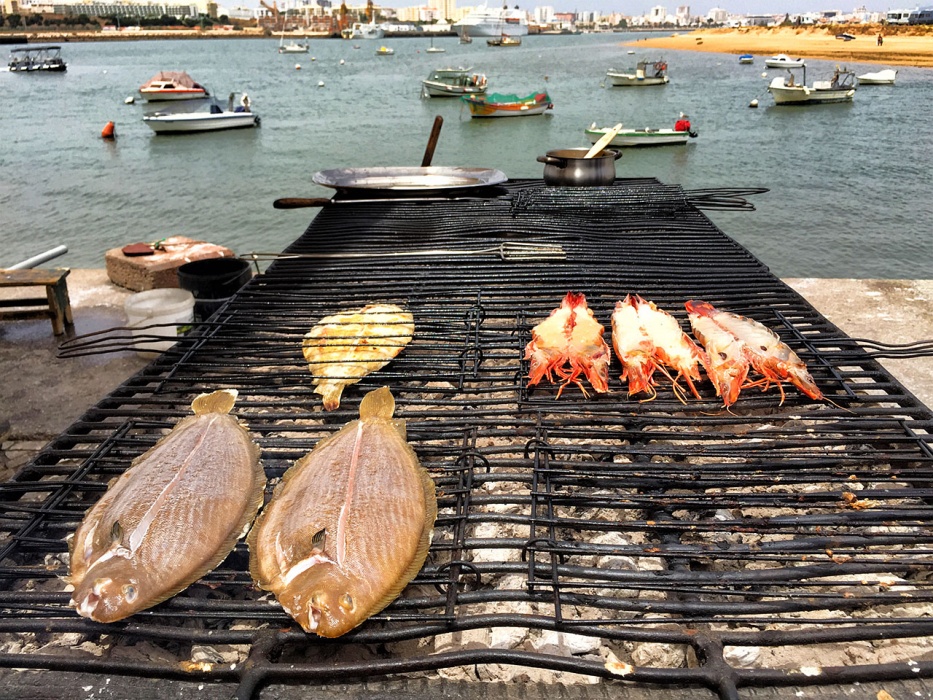 Restaurante Sueste -Pescado del Algarve preparado a la parrilla en el puerto de Ferragudo
